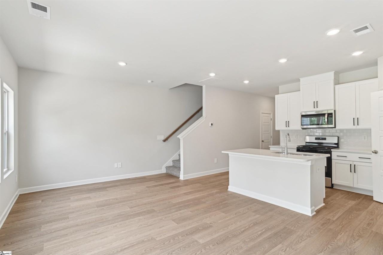 7 Gramercy Woods Ln - Photo 2 of 7