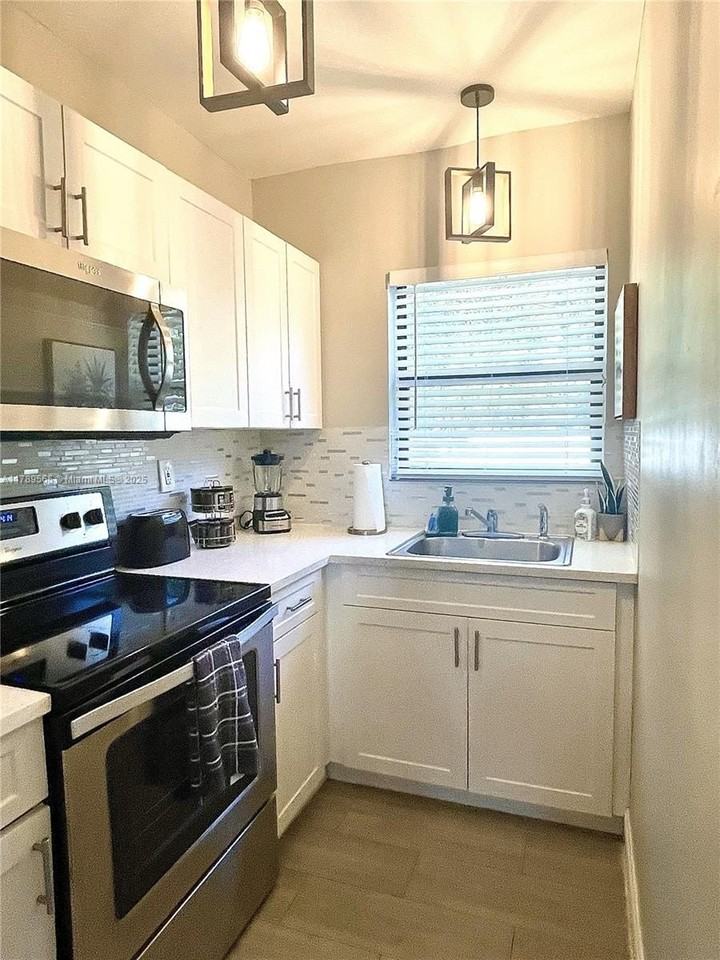 820 S Federal Hwy #3 - Photo 3 of 13