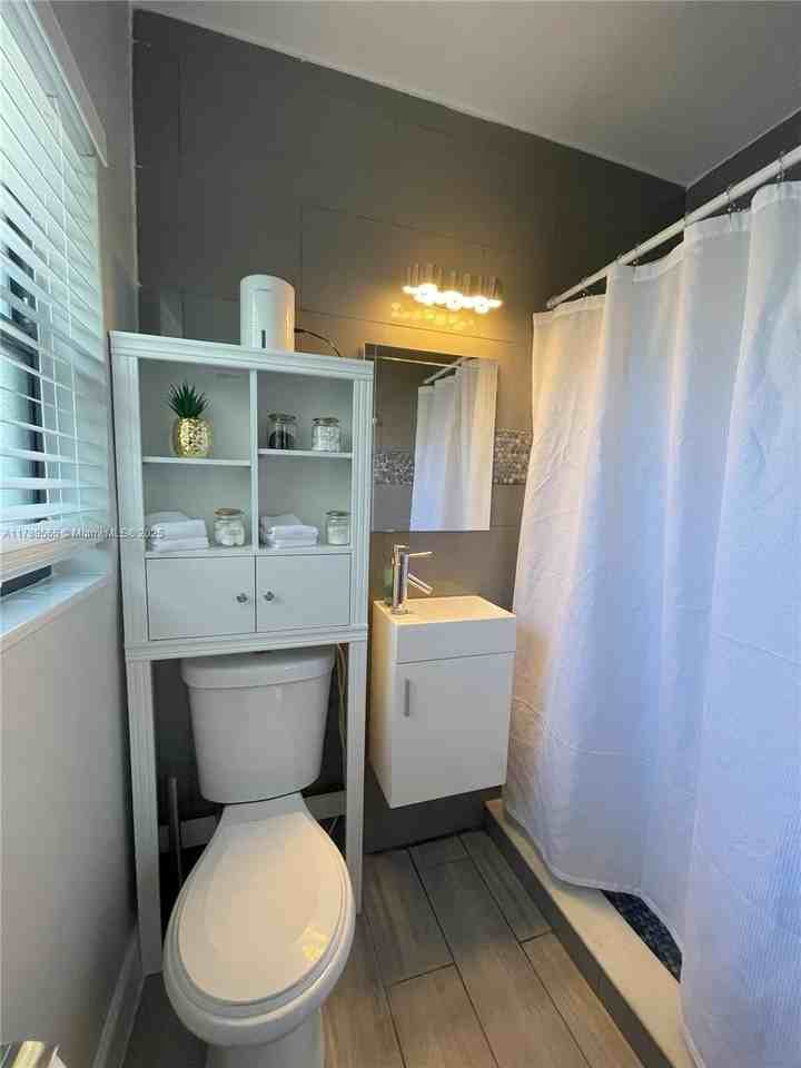 820 S Federal Hwy #3 - Photo 5 of 13