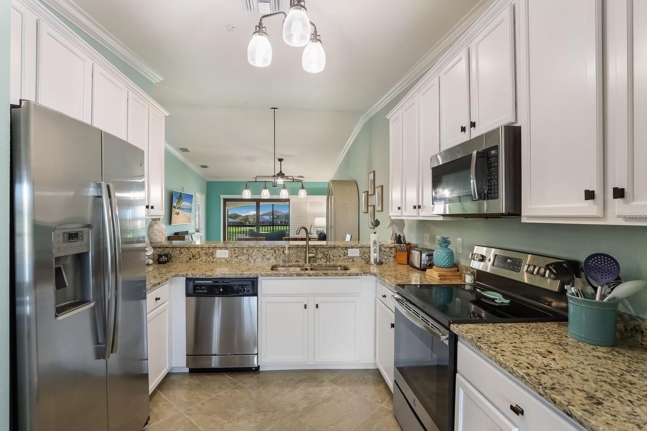 5557 Palmer Cir #202 - Photo 6 of 50