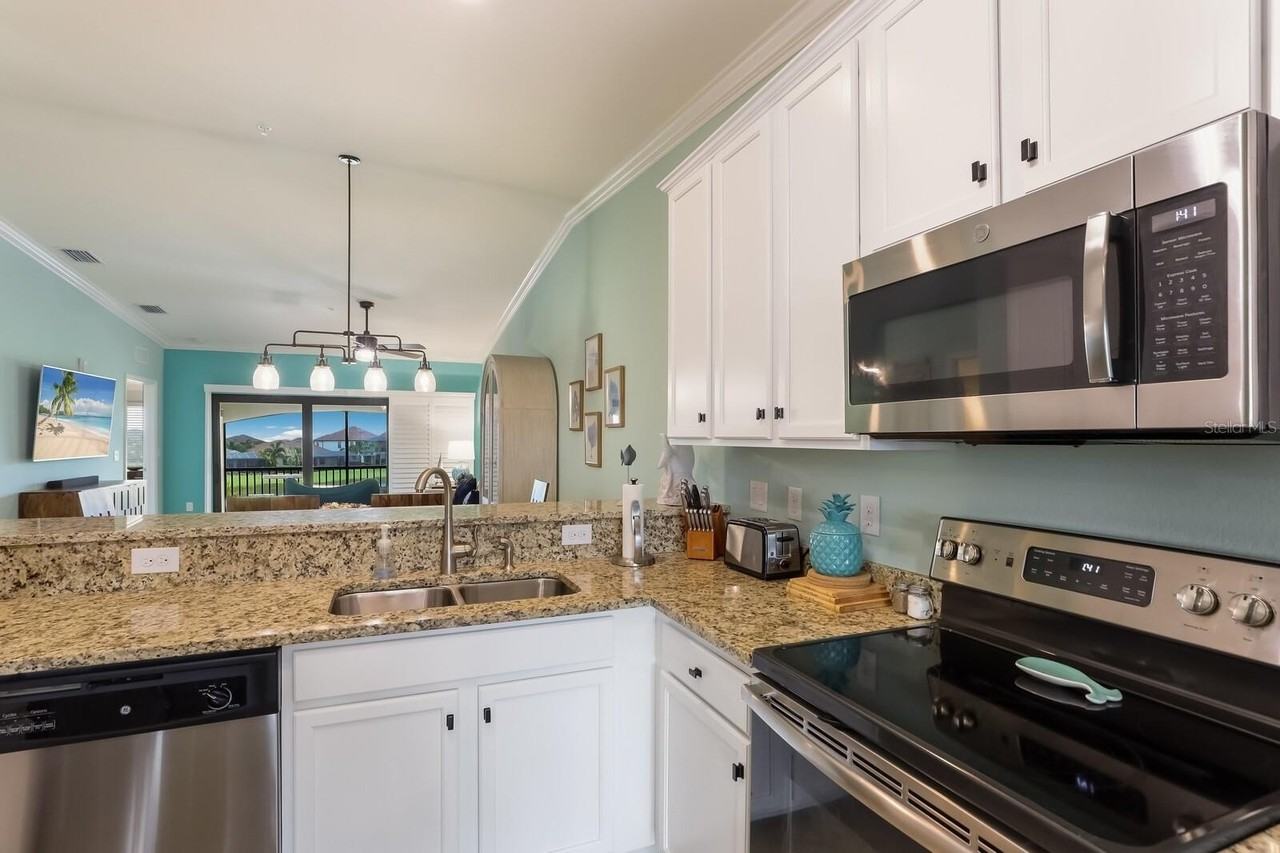 5557 Palmer Cir #202 - Photo 7 of 50