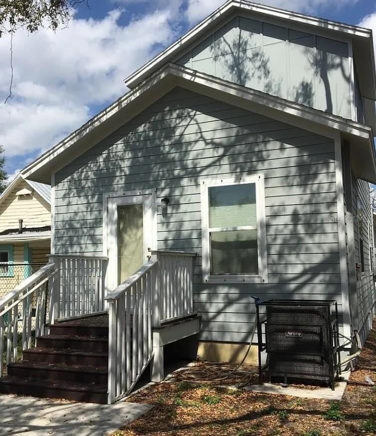 2128 W Walnut St - Photo 2 of 17