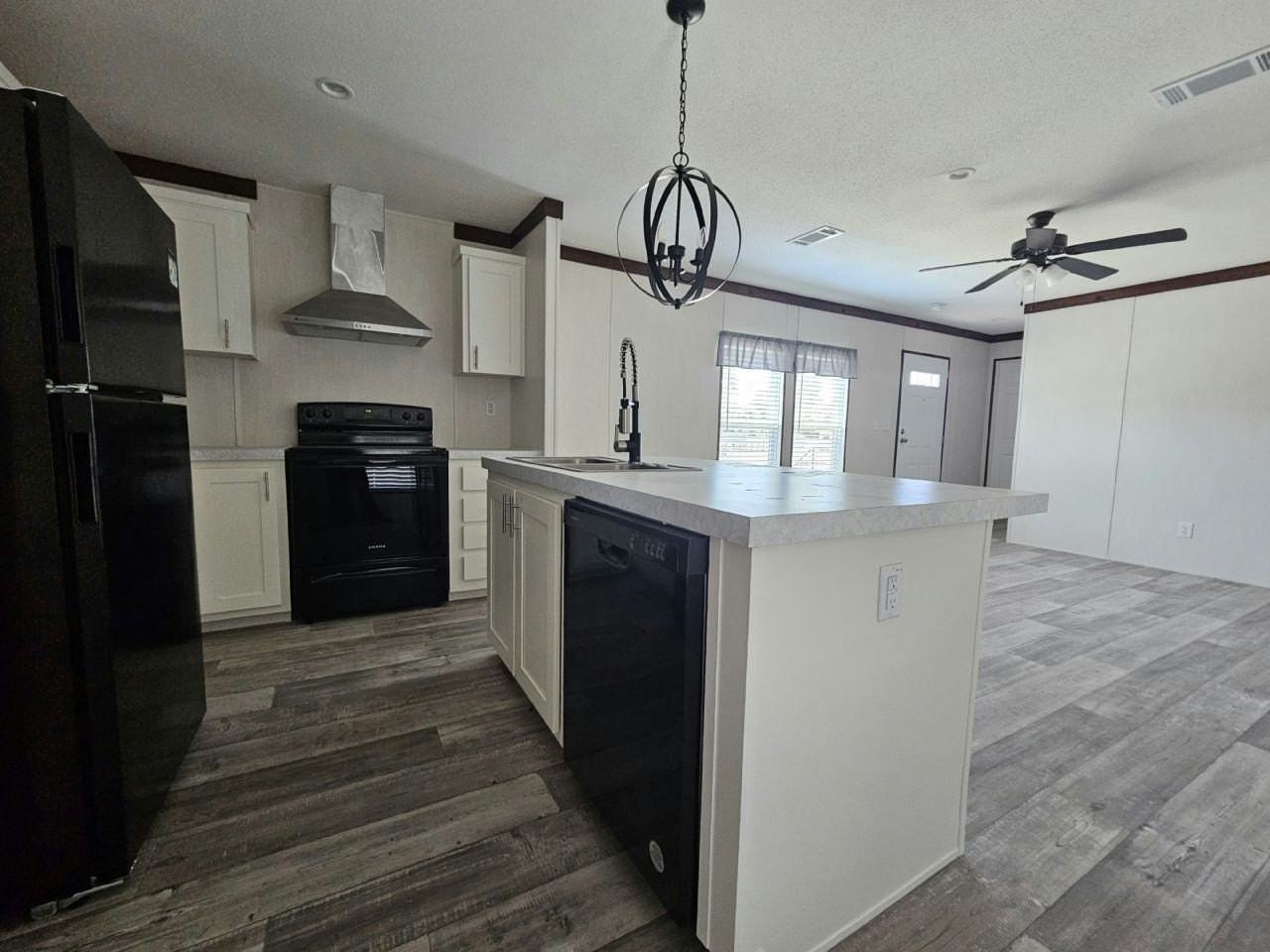 447 Suwanee Dr #2008 - Photo 2 of 9
