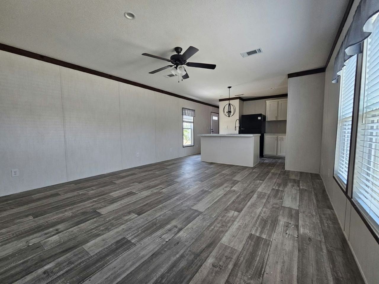 447 Suwanee Dr #2008 - Photo 3 of 9