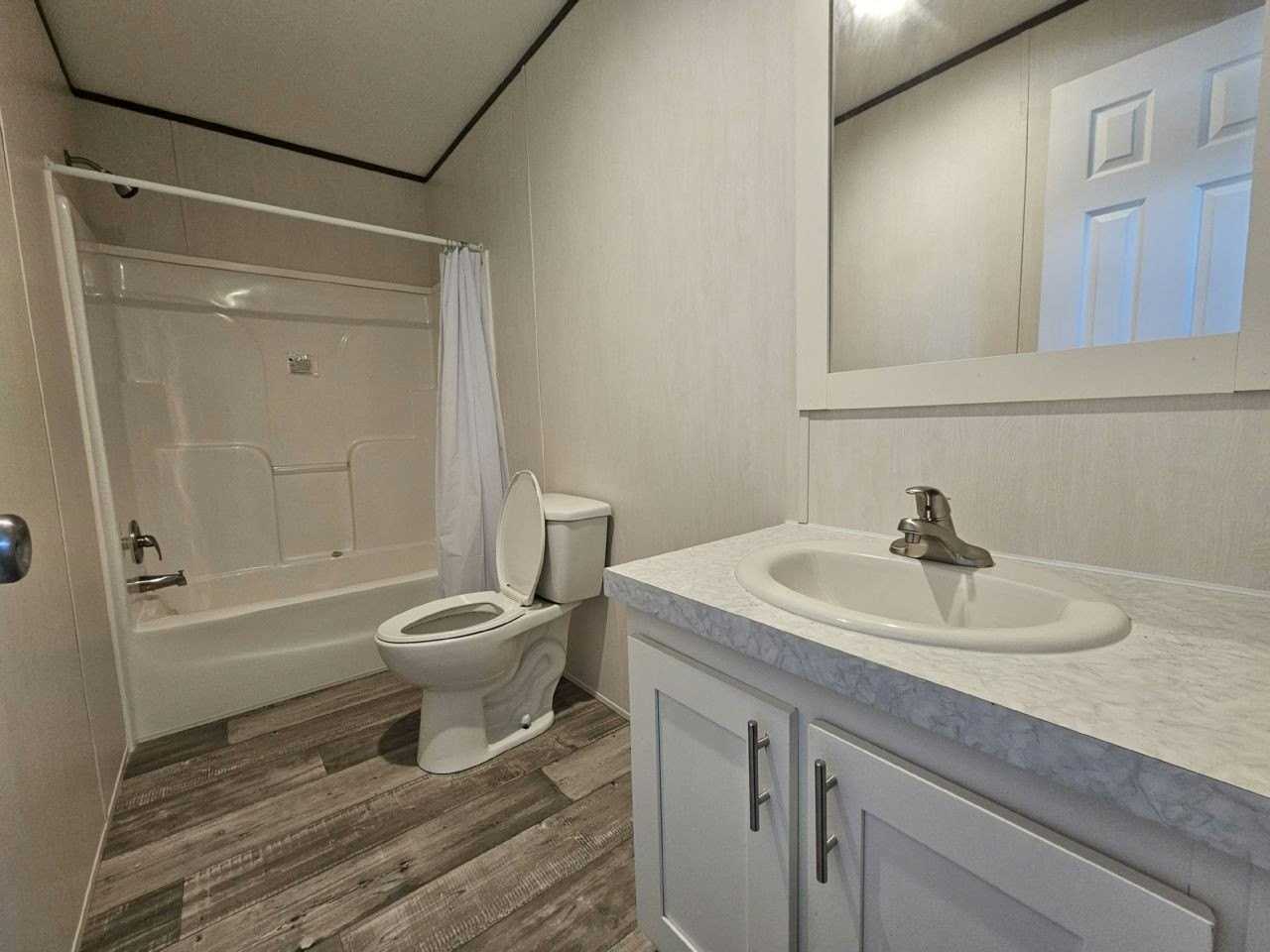 447 Suwanee Dr #2008 - Photo 4 of 9