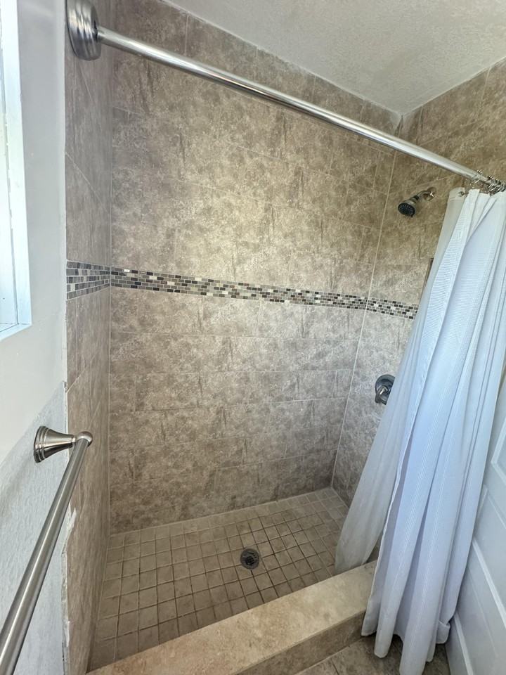 East Crenshaw Street - Photo 2 of 6