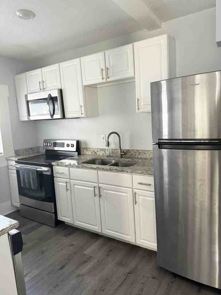 East Crenshaw Street - Photo 3 of 6