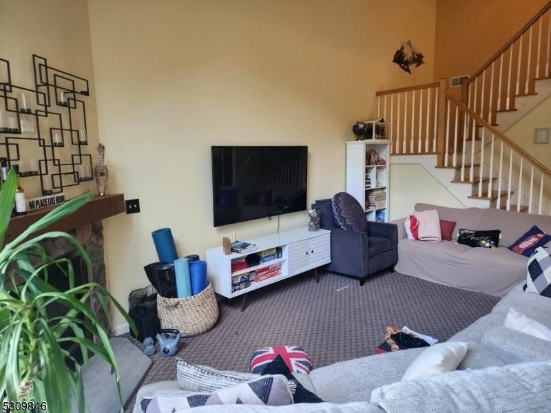 8 Maple Cres ## 23 - Photo 5 of 33