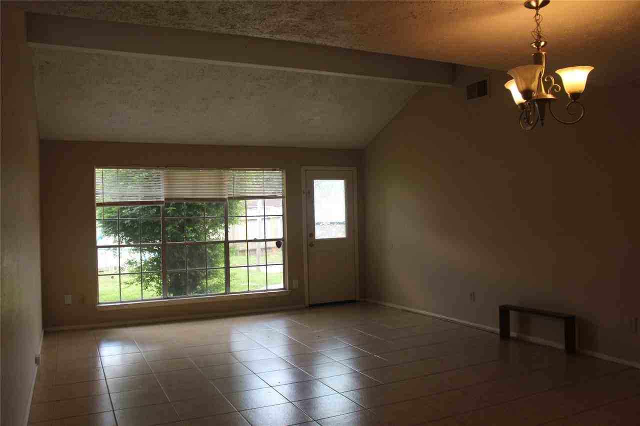 3314 Silverside Dr - Photo 3 of 16