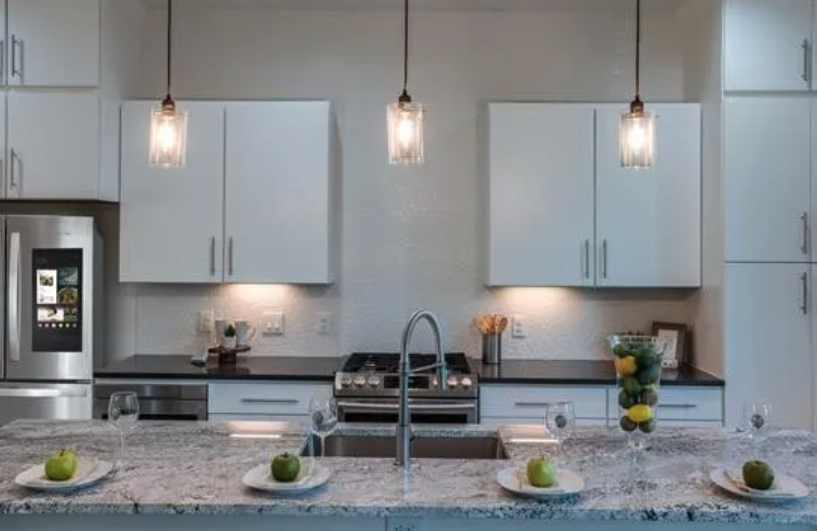 422 West 9th Street #321 - Photo 4 of 9