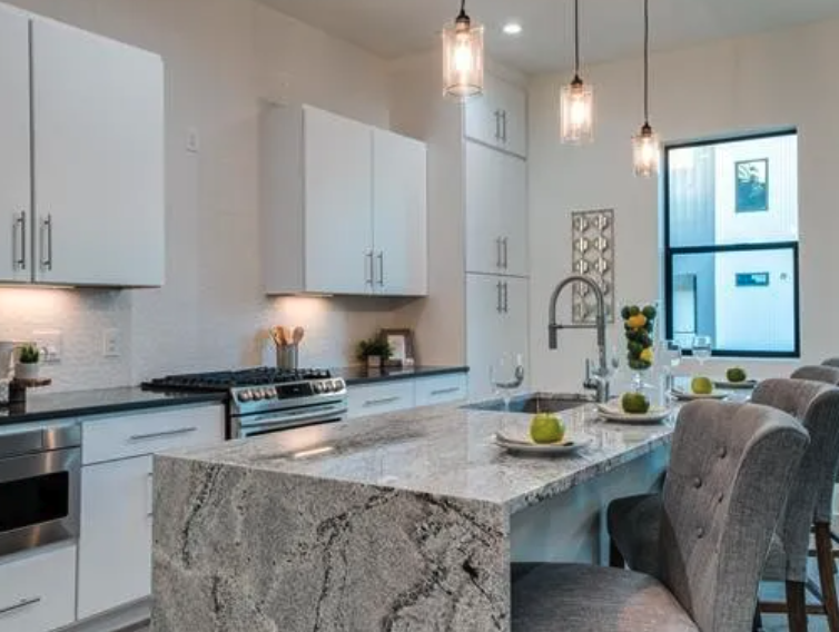 422 West 9th Street #458