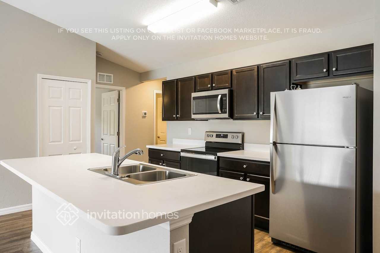 286 Van Loon Ave Ne - Photo 7 of 19