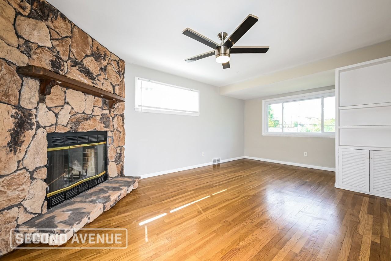 409 Princeton Dr - Photo 5 of 26