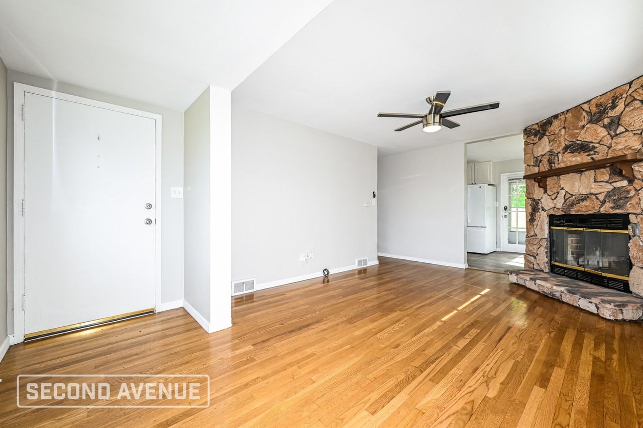 409 Princeton Dr - Photo 4 of 26