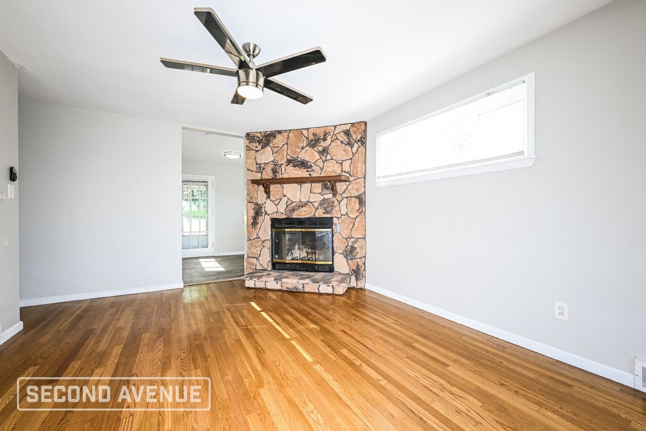 409 Princeton Dr - Photo 6 of 26