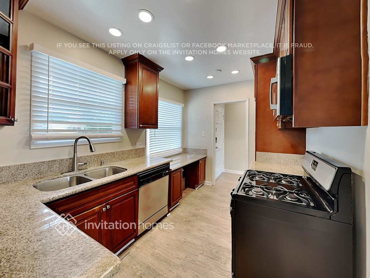 18147 Archwood St - Photo 7 of 21