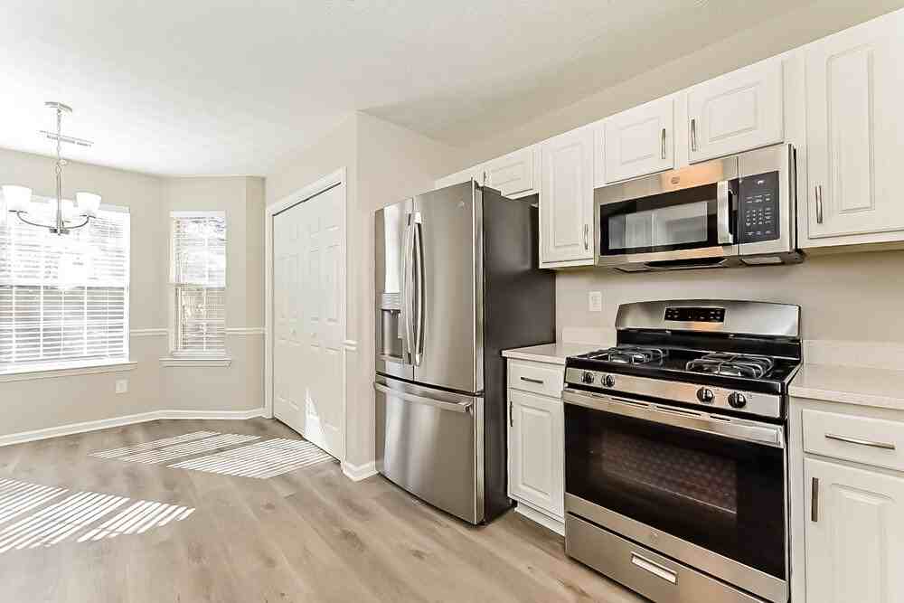 210 Coldsprings Ct - Photo 6 of 16