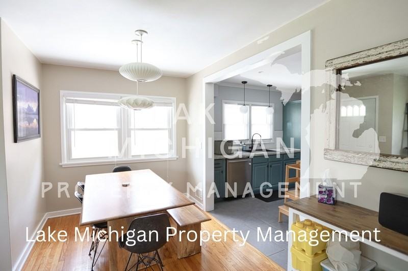 1829 Duffield Dr Ne - Photo 3 of 16