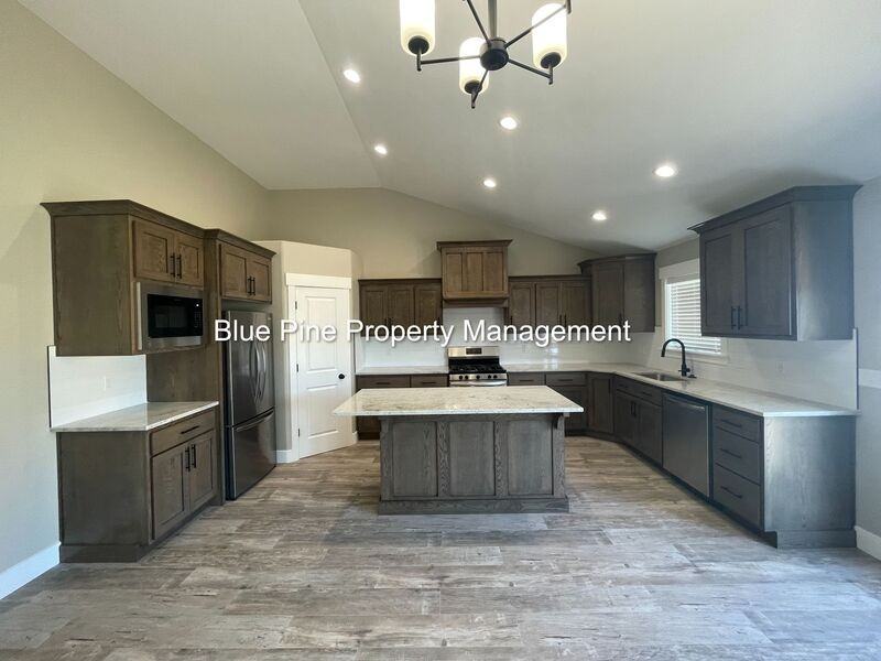 1507 47th St - Photo 5 of 34