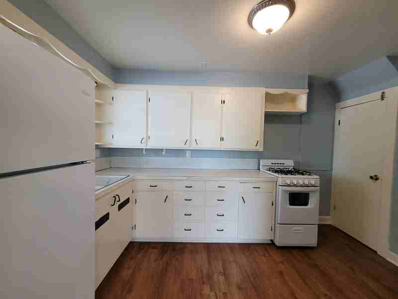 220 6th St - Photo 2 of 7