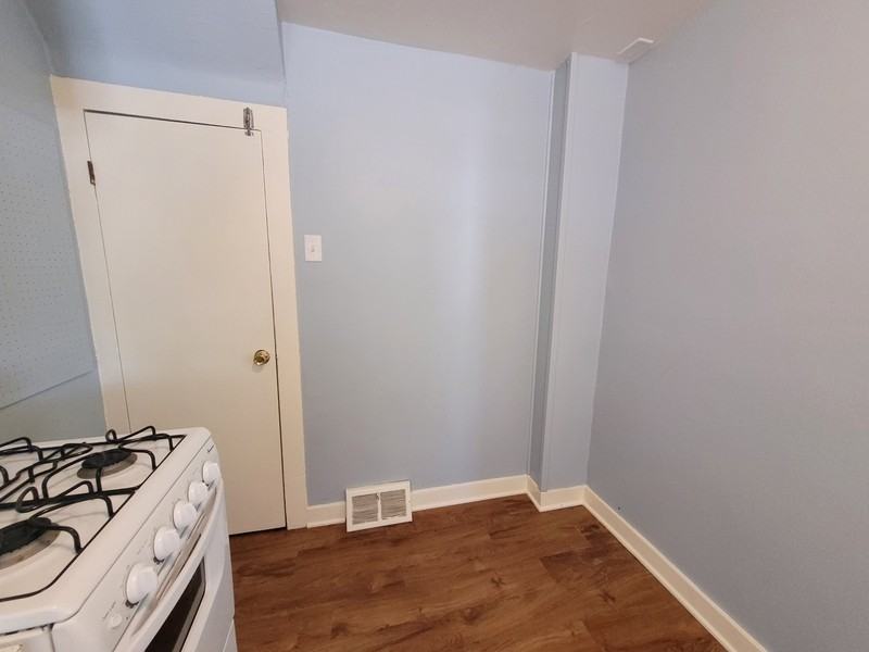 220 6th St - Photo 3 of 7