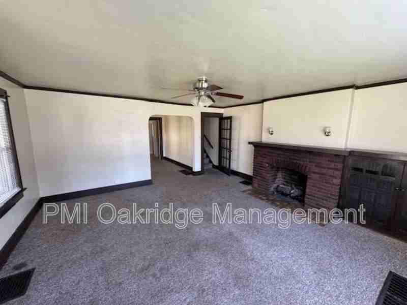 524 Martin St - Photo 3 of 14