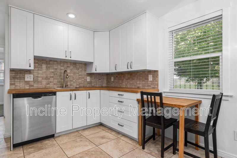 3911 Sw #A - Photo 2 of 12