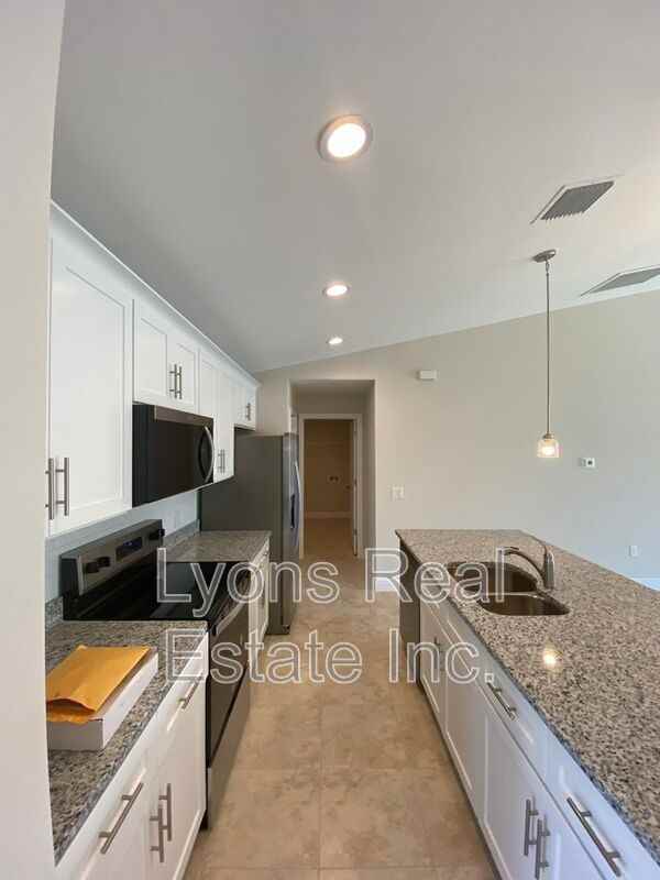 1000 Ne 44th Ln - Photo 3 of 21