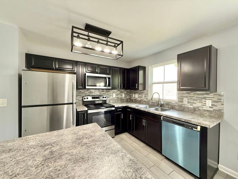 390 Fieldspar Ln - Photo 4 of 19