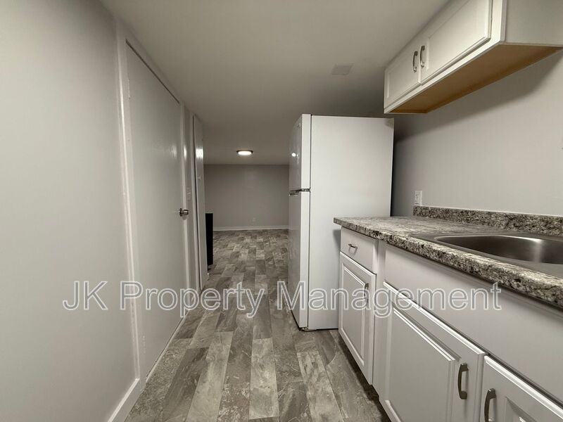 1018 8th Ave S #B - Photo 2 of 8