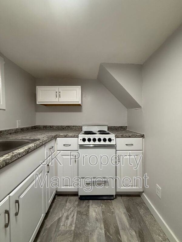 1018 8th Ave S #B - Photo 3 of 8