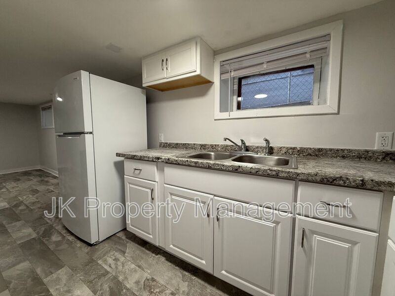 1018 8th Ave S #B - Photo 4 of 8