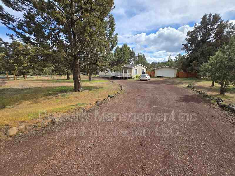 8115 Sw Crater Loop Rd - Photo 2 of 17