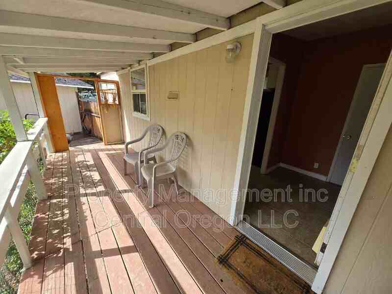 8115 Sw Crater Loop Rd - Photo 3 of 17