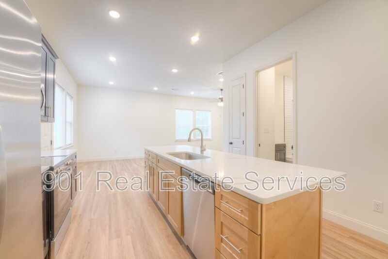 1010 N Parkway #102 - Photo 5 of 23