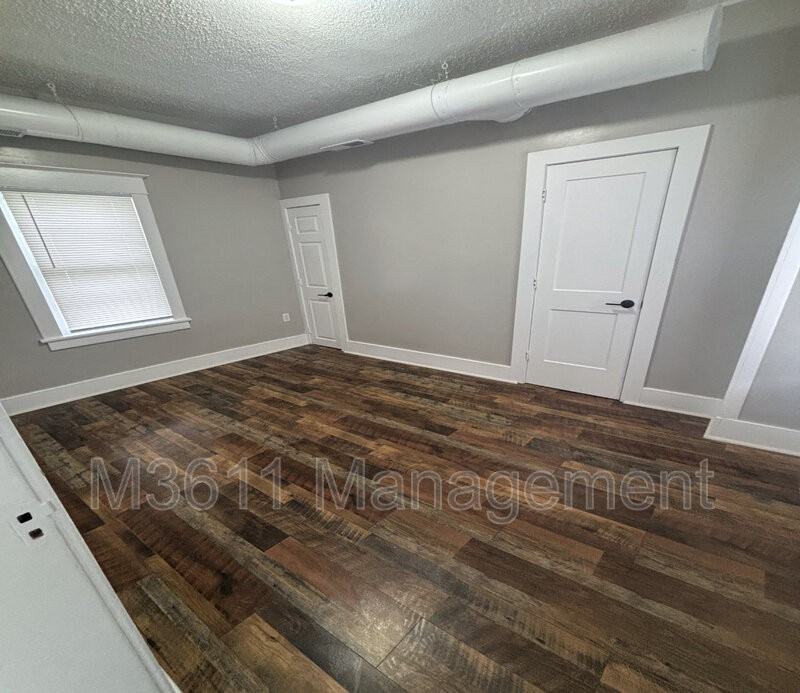 1108 1/2 Charleston St - Photo 3 of 6