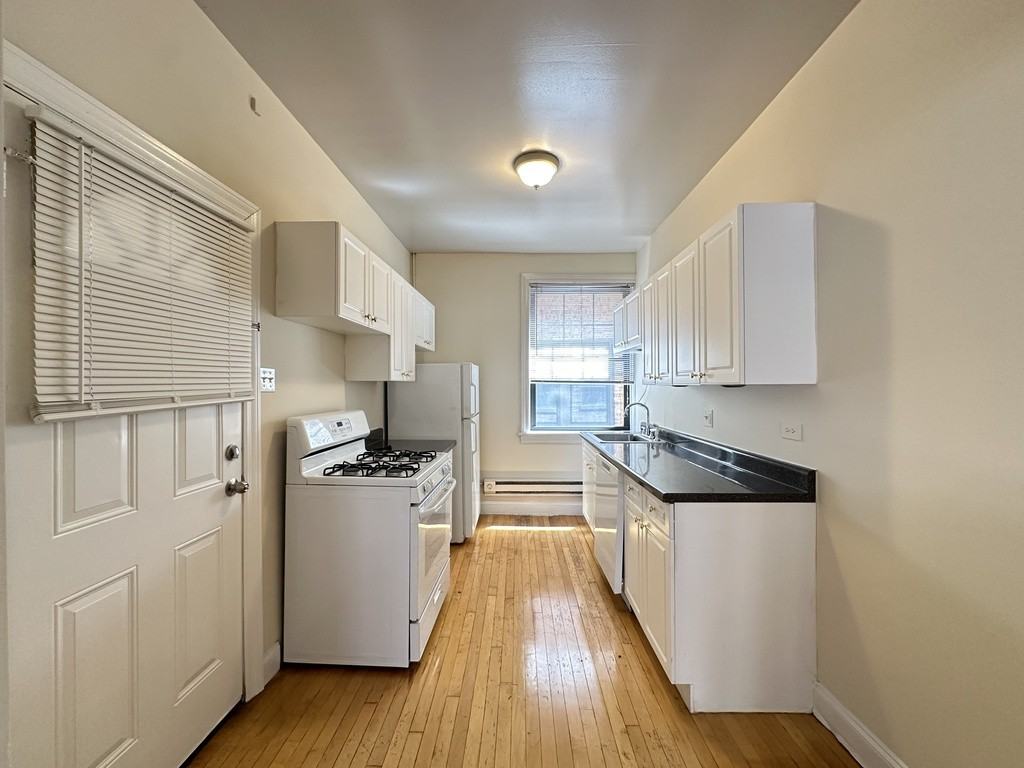 1315 Oak Ave #2J - Photo 2 of 21