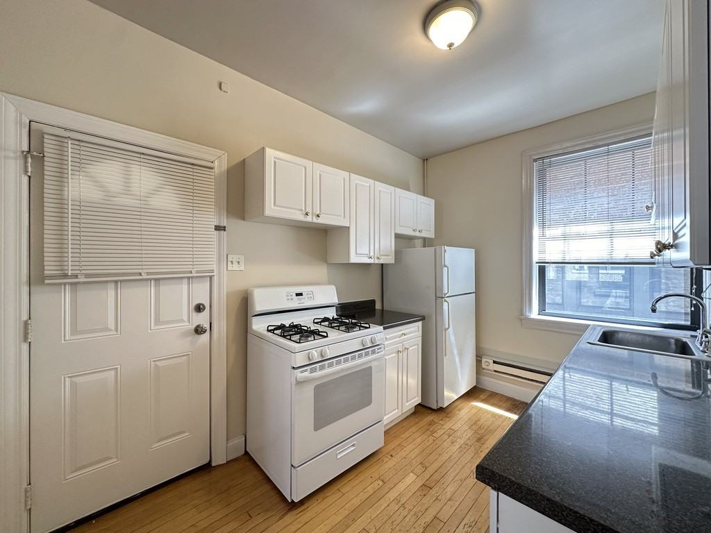 1315 Oak Ave #2J - Photo 4 of 21