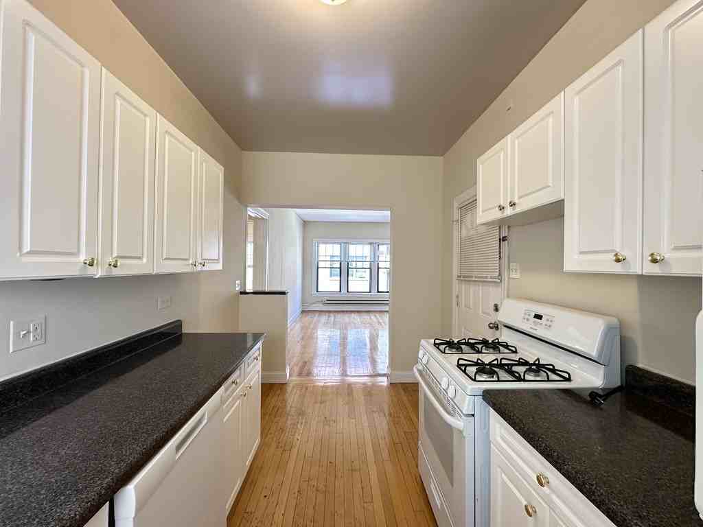 1315 Oak Ave #2J - Photo 5 of 21
