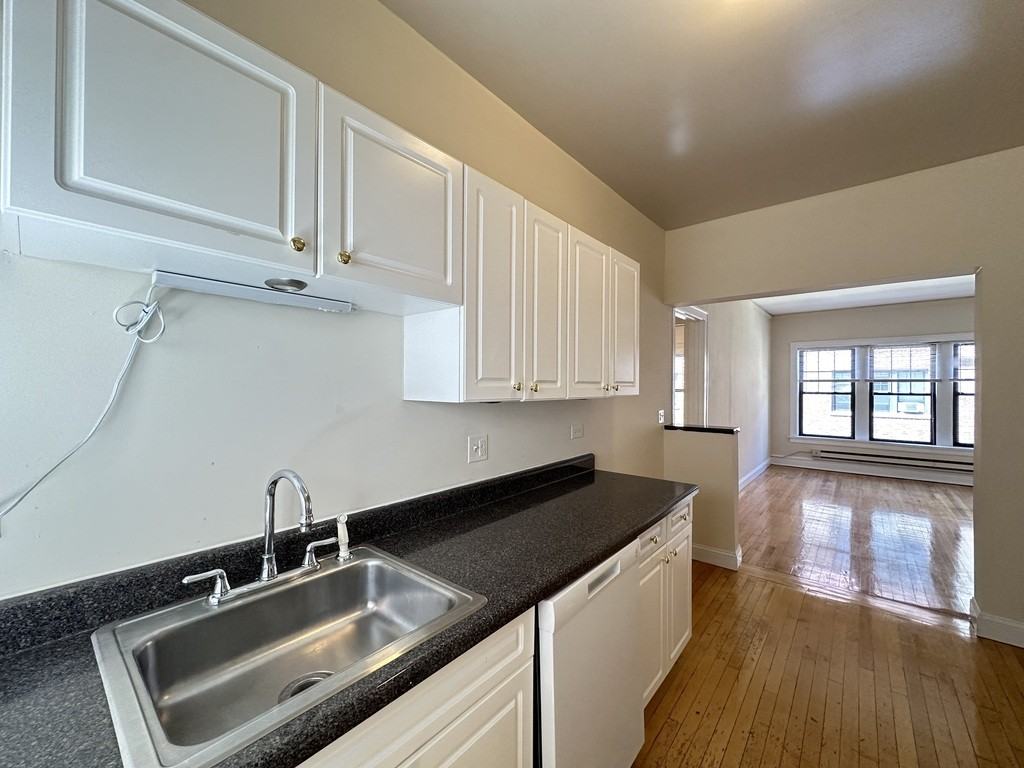 1315 Oak Ave #2J - Photo 6 of 21