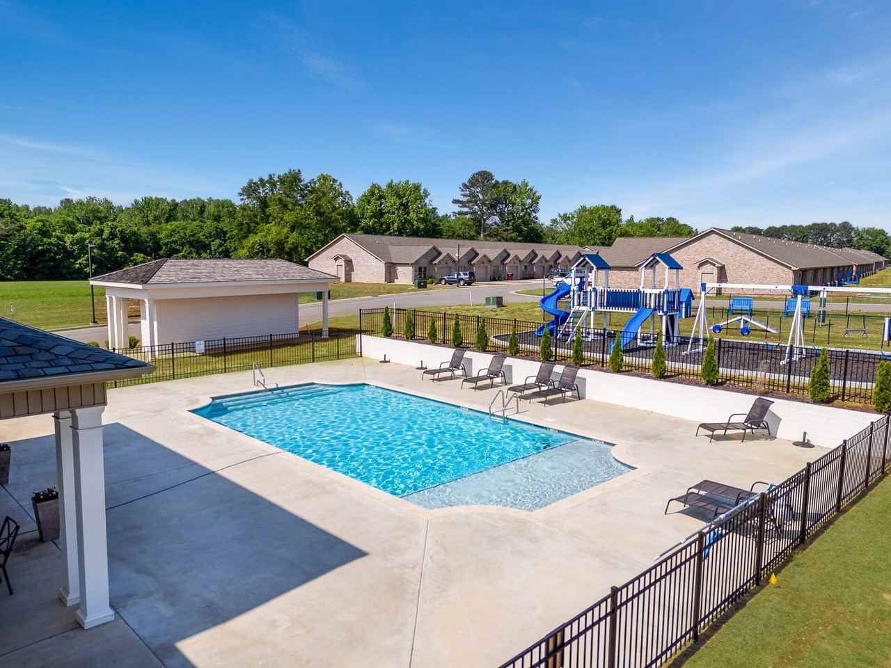 St. Andrews Luxury Apartments - Photo 5 of 34