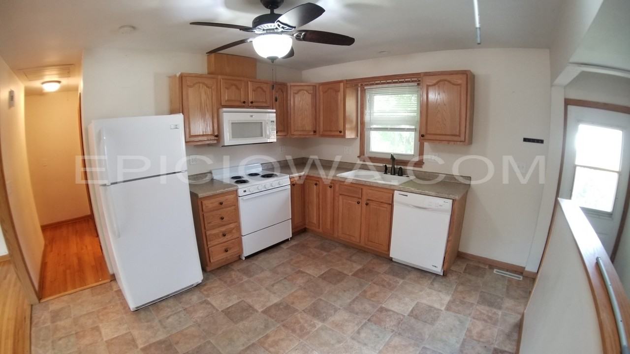 215 7th St - Marion - Photo 2 of 8