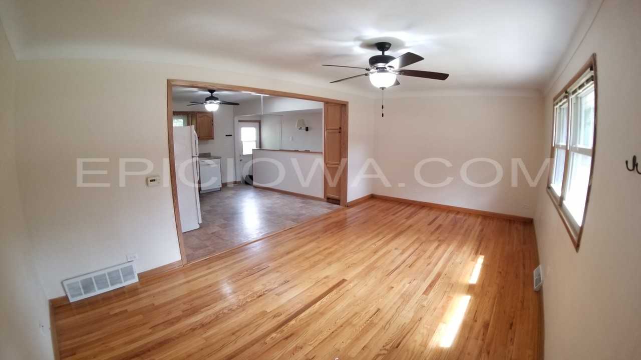 215 7th St - Marion - Photo 3 of 8