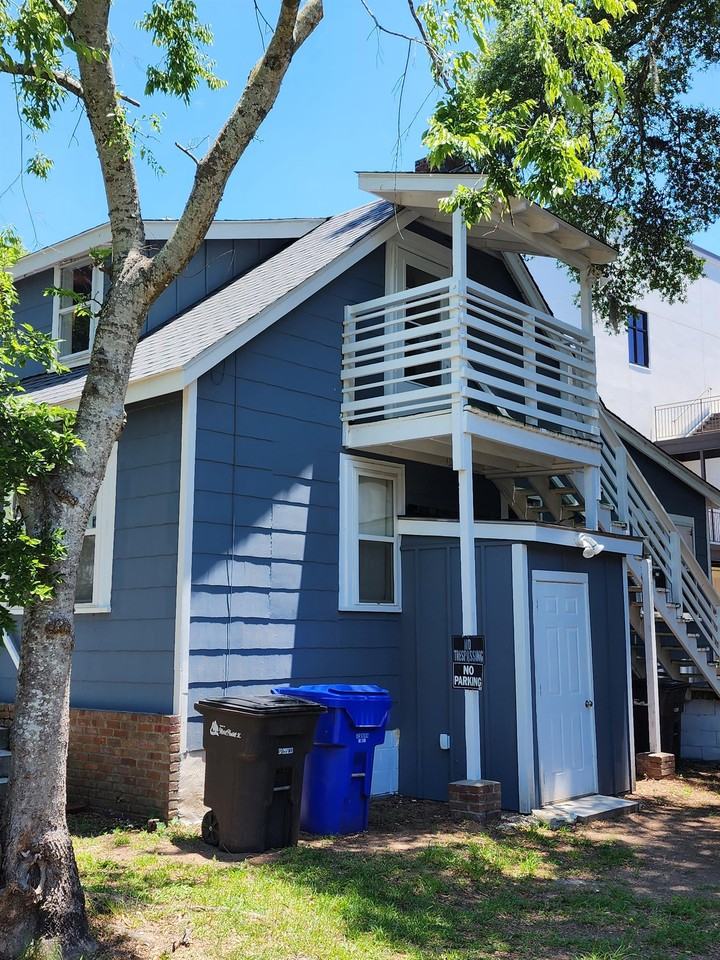 102 Rose Lane - Photo 2 of 12