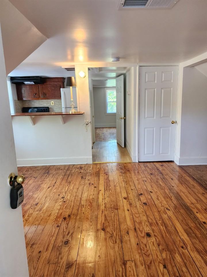 102 Rose Lane - Photo 6 of 12