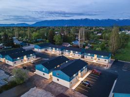 featured image of 120 E Cottonwood Dr