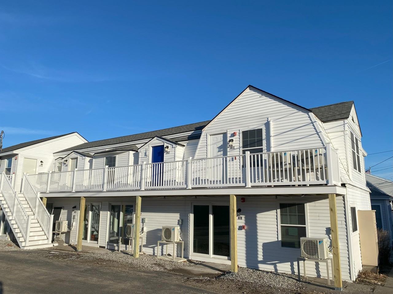 18 Imperial - Photo 2 of 11
