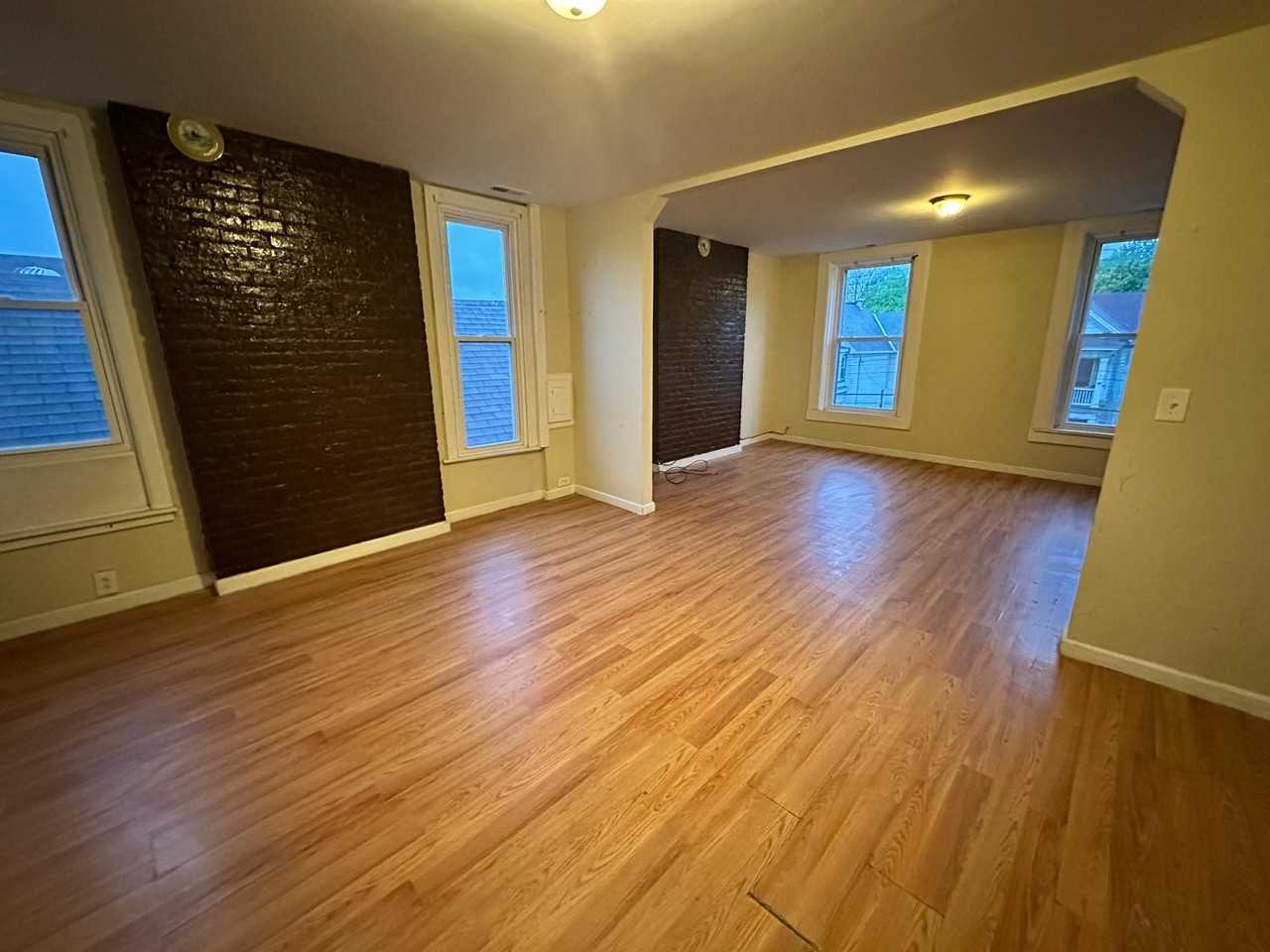 57 1/2 Saratoga Avenue - Photo 2 of 11