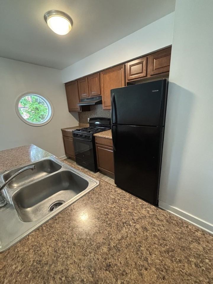 831-67 N 41st St - Photo 2 of 6