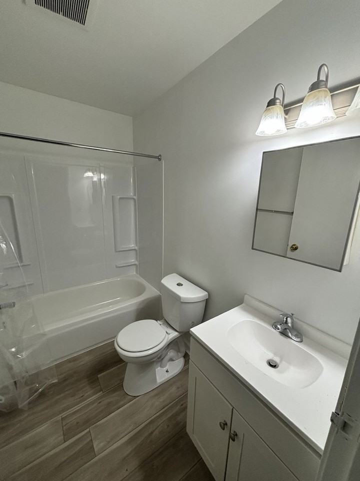 831-67 N 41st St - Photo 4 of 6